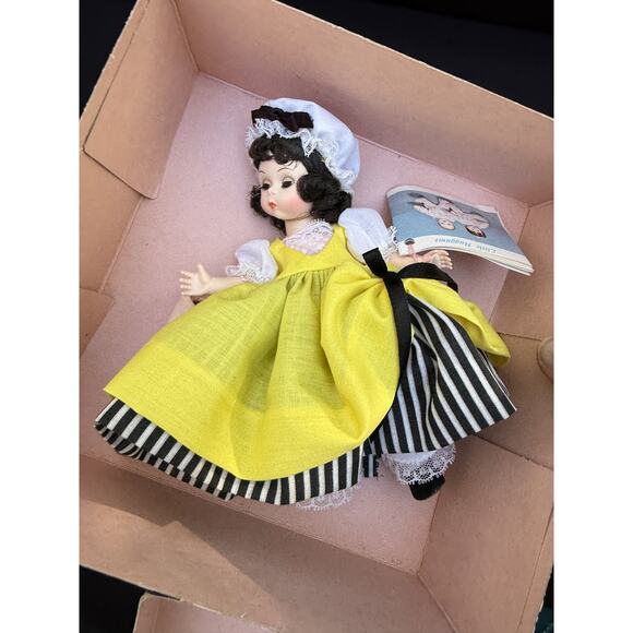 Vintage MADAME ALEXANDER FRANCE from the International Doll Collection 8" - Picture 1 of 9